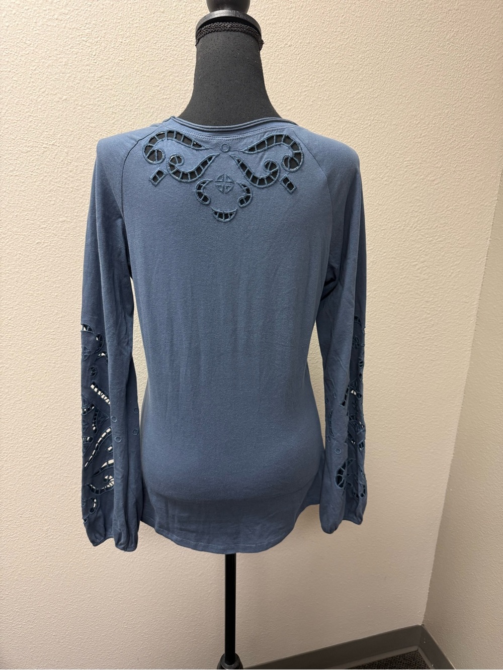 Monoreno L Slate Blue Embroidered Cutout Long Sleeve Boho Tunic Top Artsy - Picture 6 of 11